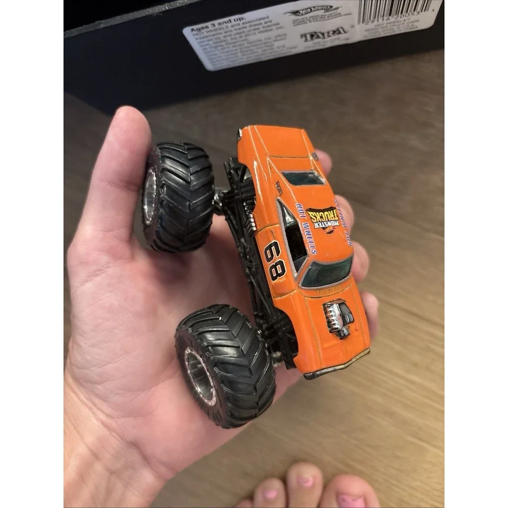 Hot Wheels Monster Jam Truck 3D Grave Digger Storage Carry Case W/ 4 Vehicles